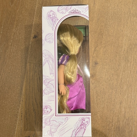 Disney Animators' Collection Rapunzel Doll in Purple Dress - Picture 3 of 4